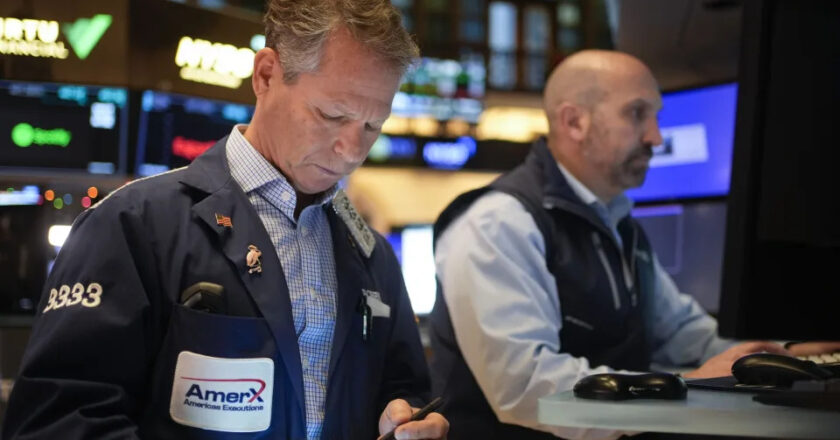 Wall Street Stocks Turn Mixed Following Positive Economic News Today